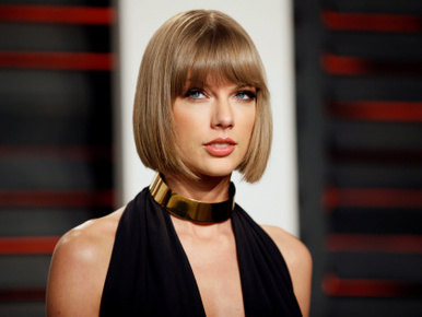 Taylor Swift szofisztikáltan, de bemutatott exének, Calvin Harrisnek