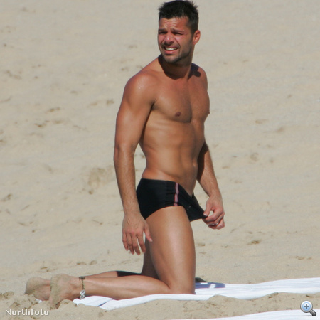 Ricky Martin fürdőnadrágos fotói felértek egy vallomással