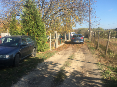 Hároméves unokáját is katonai ruhában masíroztatta a bőnyi rendőrgyilkos