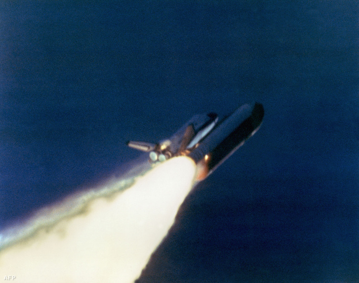 Challenger űrsikló bevetés közben.