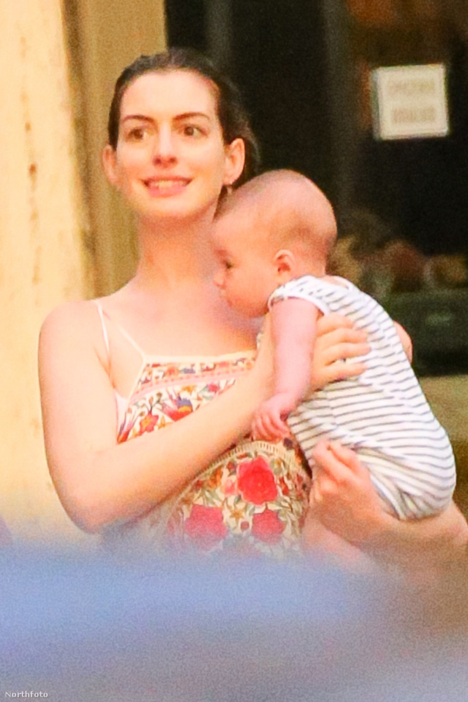 Anne Hathaway és a fia, Jonathan Rosebanks