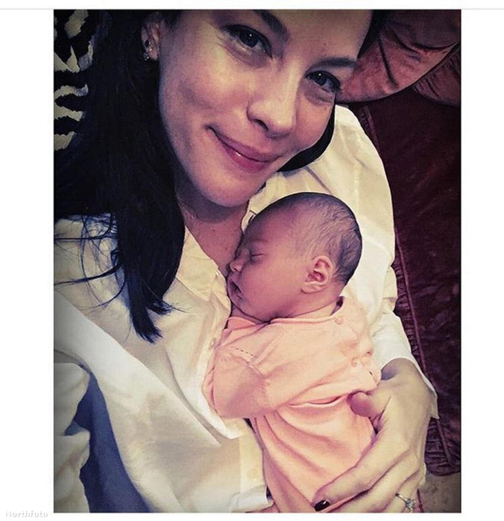 Liv Tyler július 8-án hozta világra harmadik gyerekét, Lula Rosát