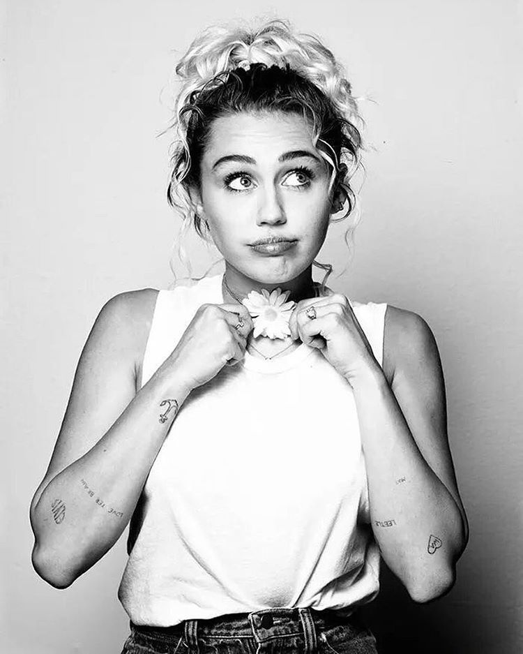Miley Cyrus új gyűrűje.