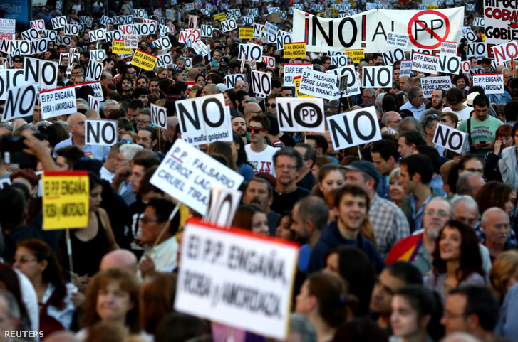 Tüntetők az utcán Madridban