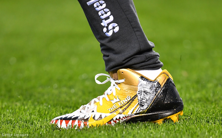 A Steelers-elkapó Antonio Brown cipője a Chiefs elleni meccs előtt