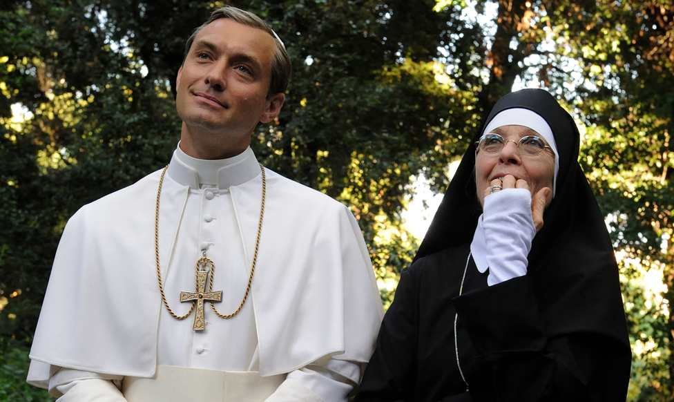 Jude Law és Diane Keaton Az ifjú pápa című HBO sorozatban