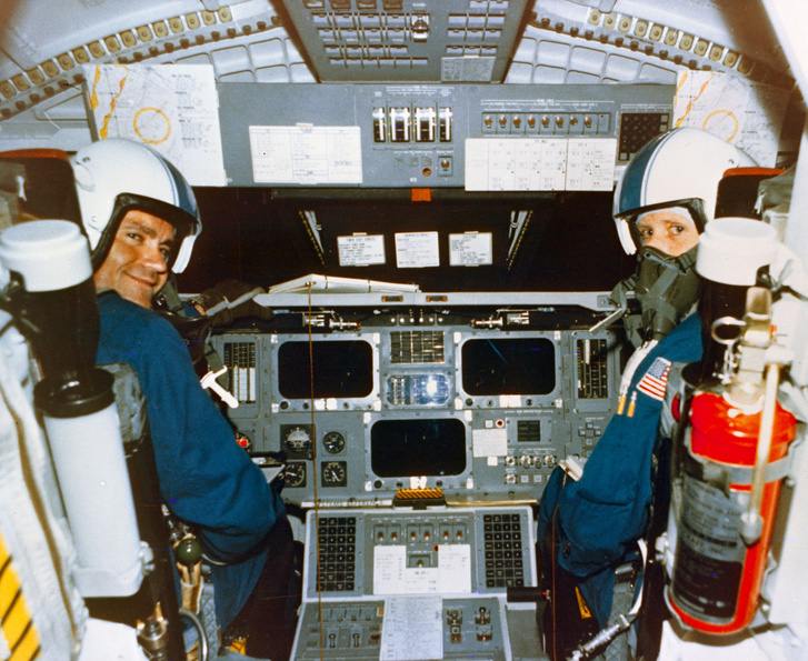 Aktív katapultülések – Fred Haise (parancsnok) és Charles Fullerton (pilóta) az Enterprise űrsikló pilótafülkéjében az ötödik leszállásteszt előtt, 1977-ben