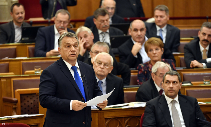 Orbán Viktor a Parlamentben, 2016. október 24-én.