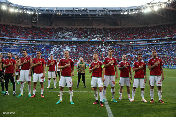 A magyar válogatott a Portugália ellen vívott mérkőzés végén, 2016. június 22-én.
