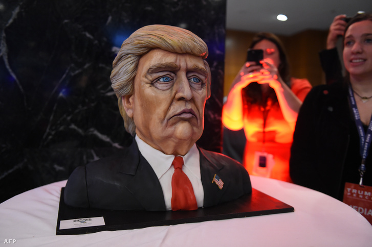 Trump-torta a republikánusok eredményváró partiján a New York Hilton Midtown hotelben