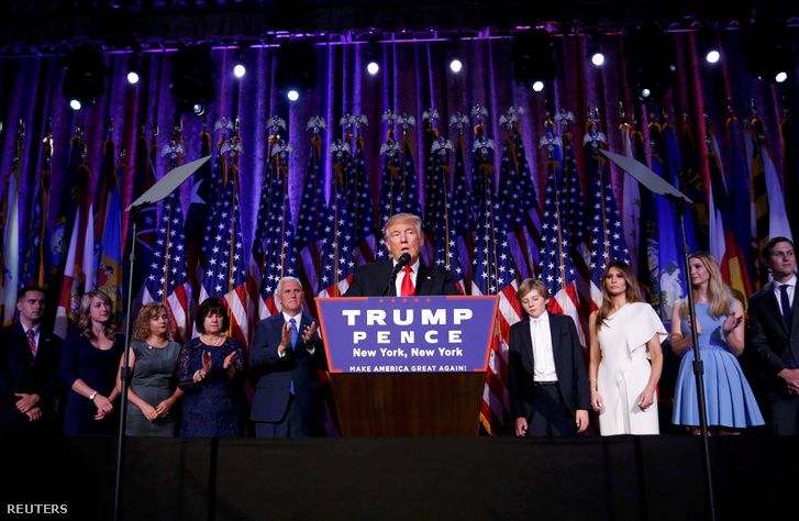 Donald Trump első beszédét tartja megválasztott elnökként a manhattani Midtown Hilton hotelben