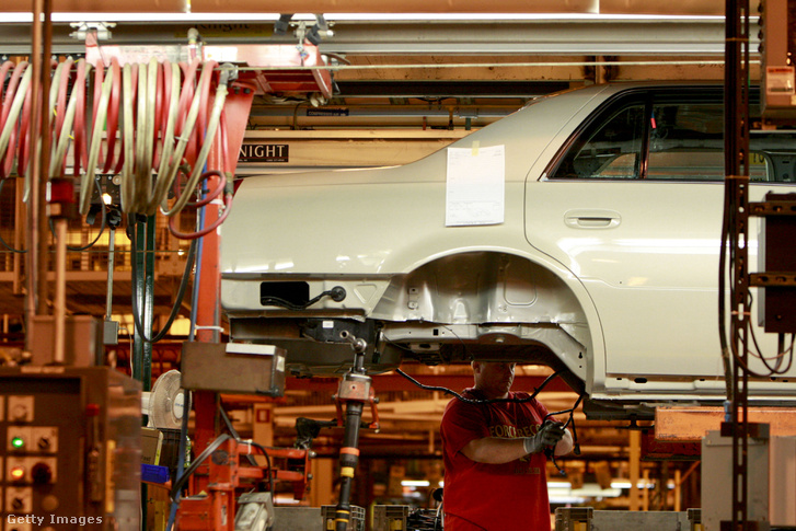 Cadillac készül a General Motors gyártósorán Detroitban.