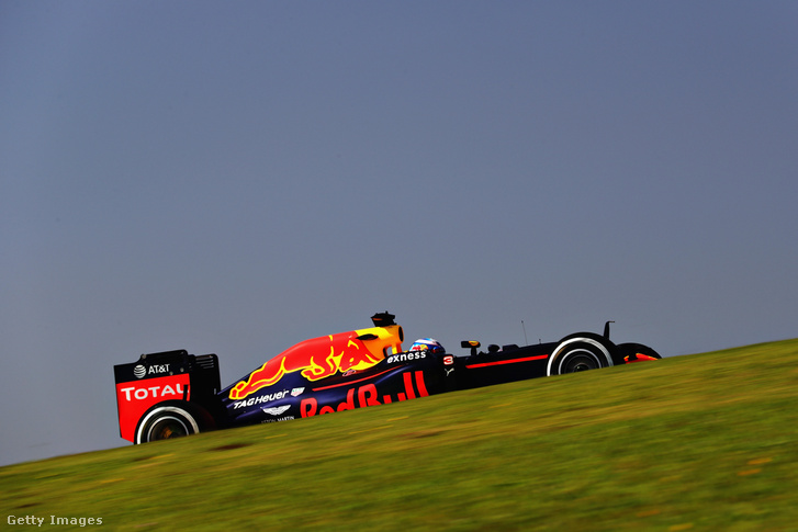 Daniel Ricciardo az interlagosi pályán, pénteken