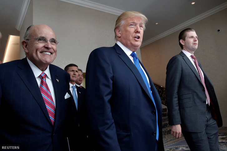 Giuliani (b) és Trump egyeztetett.