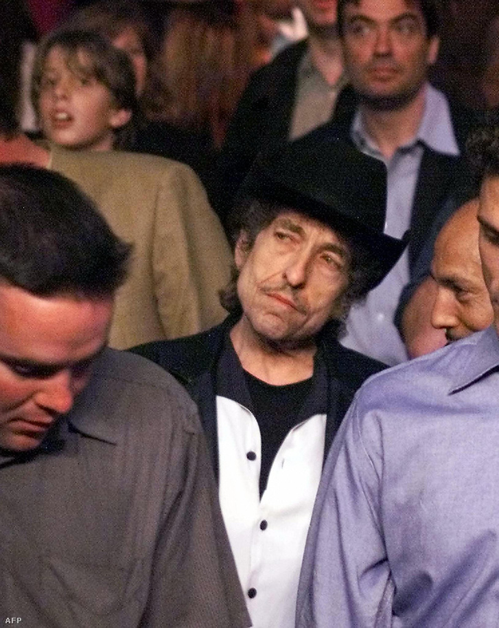 Bob Dylan egy bokszmeccsen 2001-ben, a New York-i Madison Square Gardenben