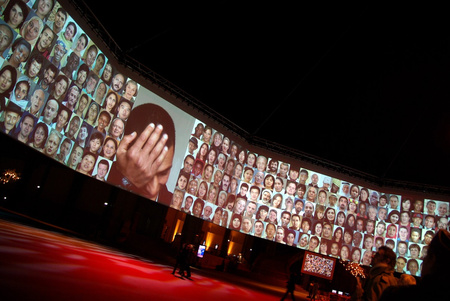 6 Billion Others a párizsi Grand Palais-ban
