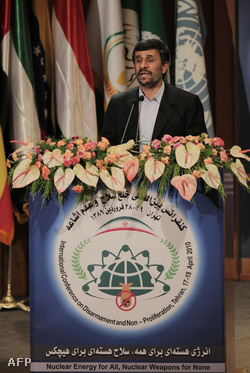 Mahmúd Ahmadinezsád beszéde (Fotó: Behrouz Mehri)