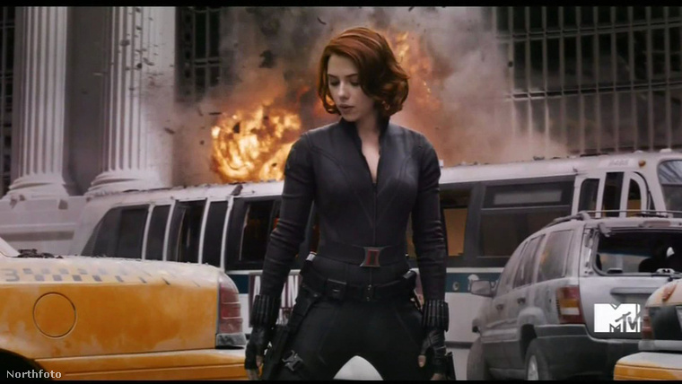 Scarlett Johansson Fekete Özvegyet alakítja a Marvel filmekben, általában egy gumiruhában, ami eléggé izzadós