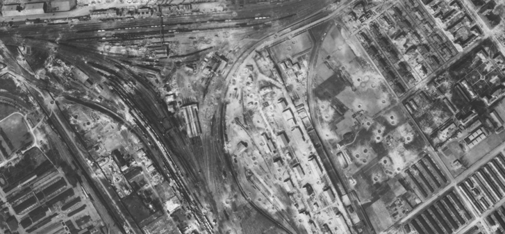 A Ferencvárosi pályaudvar és környékére becsapódott bombák nyomai