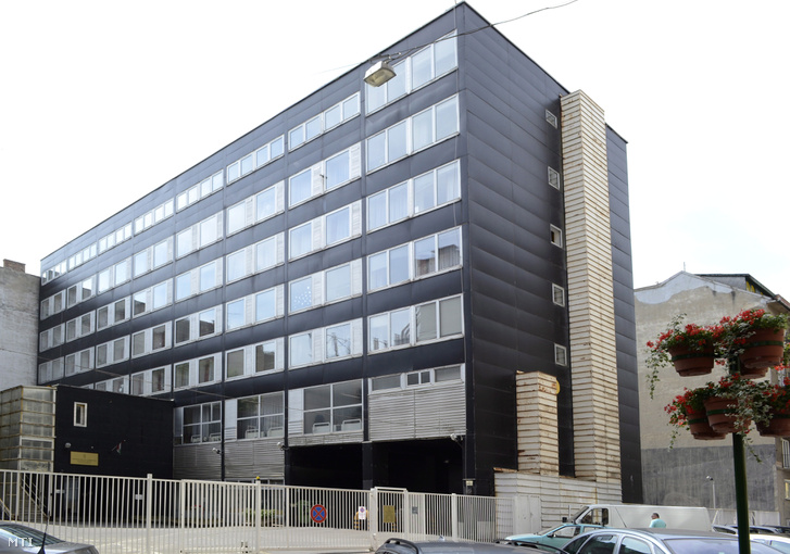A NAV Pest Megyei Adó- és Vámigazgatósága - Kresz Géza utcai - Központi ügyfélszolgálatának épülete a főváros XIII. kerületében.