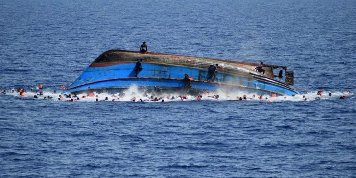 Menekültekkel felborult hajó a Földközi-tengeren