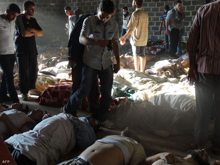 A szíriai ellenzéki médiában megjelent felvétel a 2013-as damaszkuszi gáztámadás áldozatairól