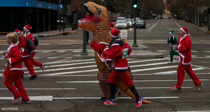 2016-12-17T100016Z 692347224 RC1FBE44F200 RTRMADP 3 CHRISTMAS-SE