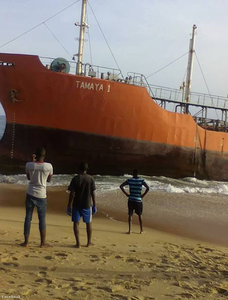 A hatalmas panamai olajtanker, amit a képen láthat, három héttel az eltűnése után, májusban sodródott ki Libériai partraira