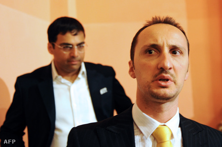 Viswanathan Anand (balra) és Veszelin Topalov (Fotó: Dimitar Dilkoff)