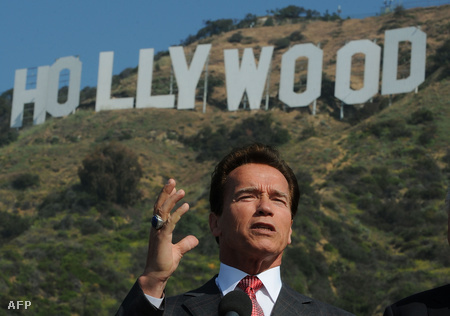 Arnold Schwarzenegger a felirat megmentésének bejelentésekor (Fotó: Mark Ralston)
