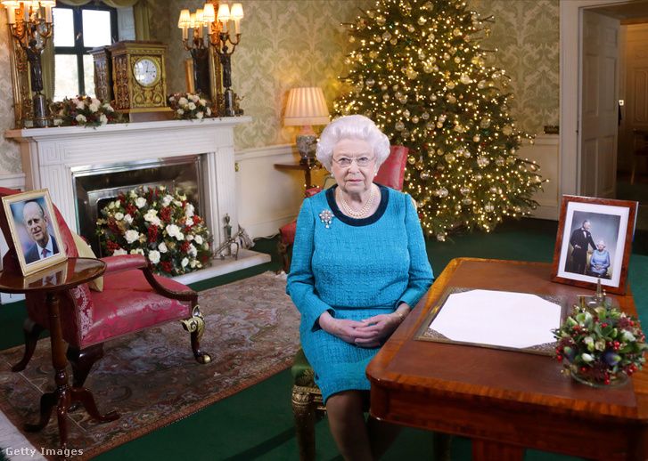 II. Erzsébet 2016. december 24-én Londonban, a Buckingham Palotában
