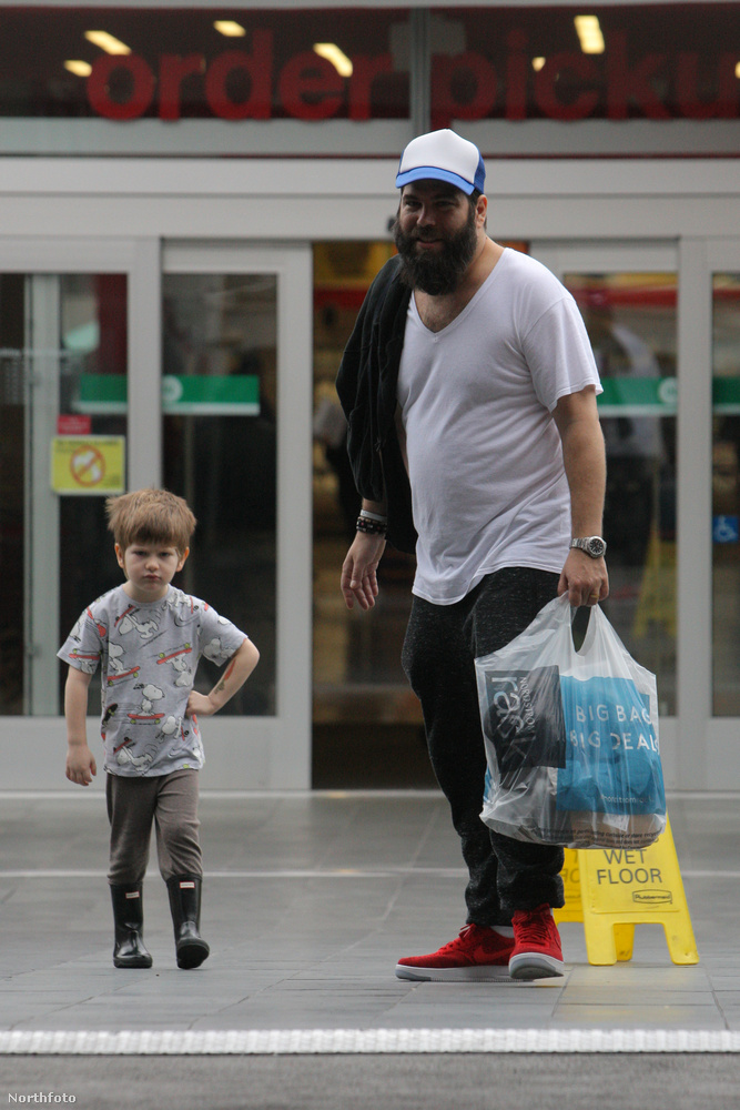 Adele barátja, Simon Konecki, és kisfia, Angelo Konecki együtt mentek bevásárolni Los Angelesben