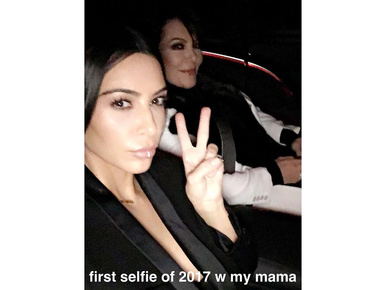 Miért fontos Kim Kardashian 2017-es első szelfije?