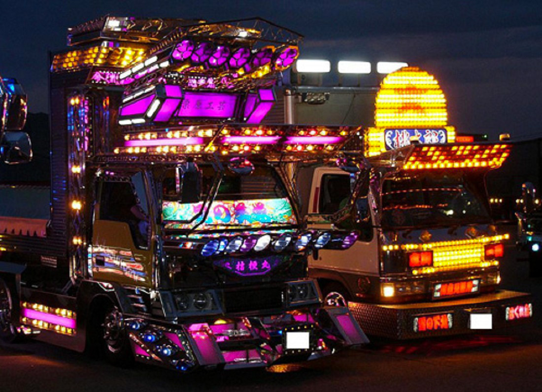 Az angol decoration truck (dekorált teherautó) szavak sajátos japán elferdí...