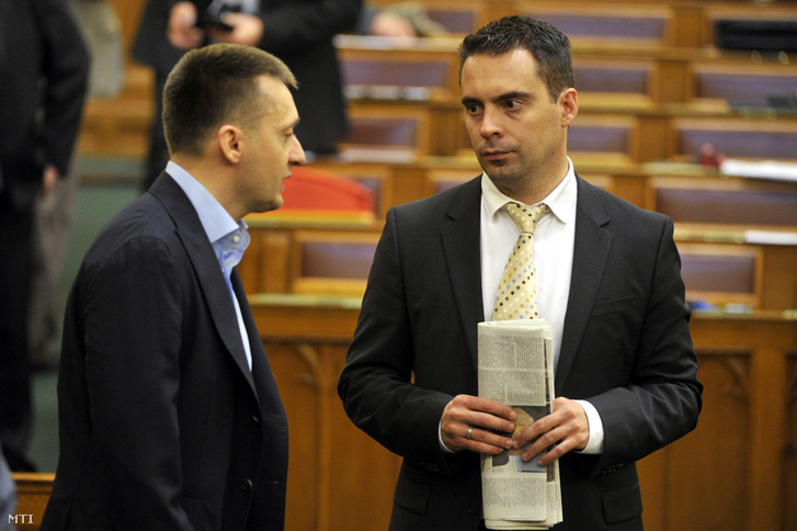 Rogán Antal a Fidesz frakcióvezetõje (b) és Vona Gábor a Jobbik frakcióvezetõje