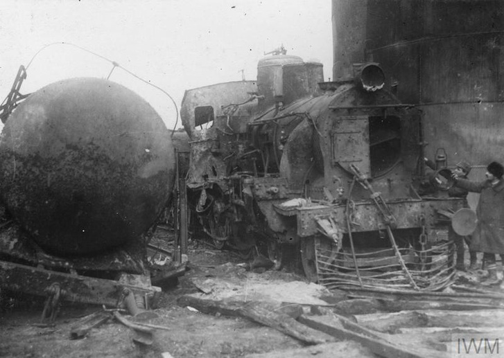Szétbombázott román vonat Galaținál, 1917.