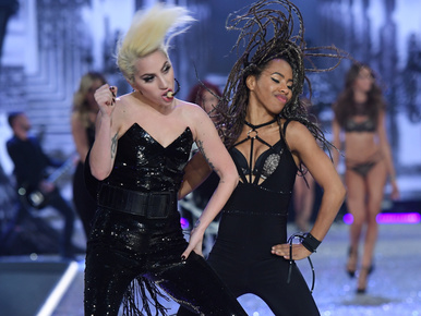 Instahíradó: Lady Gaga gigashow-val készül az idei Super Bowl-ra