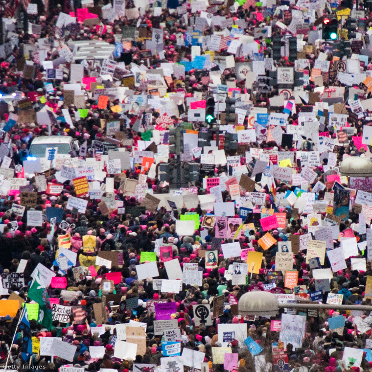 Egyes becslések szerint akár félmillióan is lehettek a Women's March elnevezésű, Trump ellenes demonstráción szombaton az USA fővárosában, és a tömegben rengeteg híresség is megjelent.