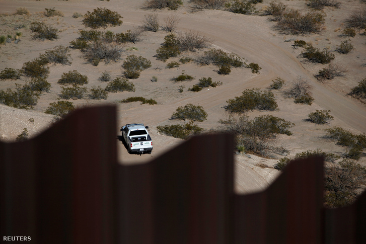 Épül a fal a mexikói határon