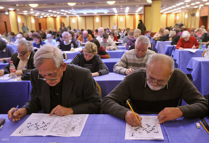 Résztvevők a Füles című rejtvénylap megalakulásának 56. születésnapján rendezett rejtvényfejtők napján a Best Western Hotel Hungariában 2013. február 3-án.