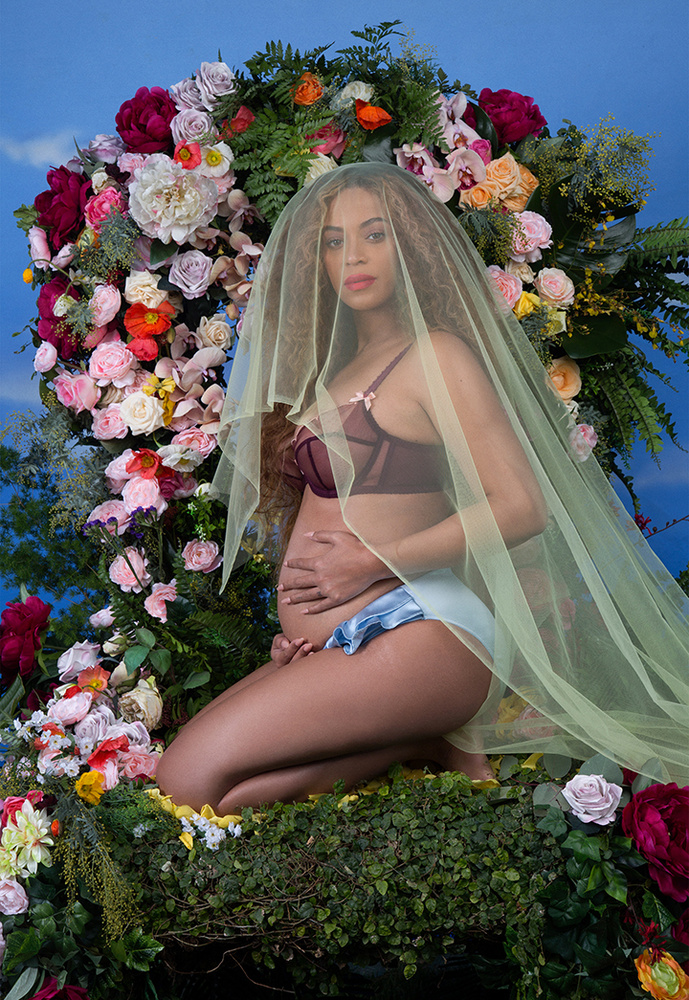 Beyoncé abszolút uralta a múlt hetet: kezdve onnan, hogy az Instagramon jelentette be azt, hogy terhes, pár óra leforgása alatt ez a kép lett a közösségi oldal leglájkoltabb fotója, majd egy egész galériát zúdított ránk
