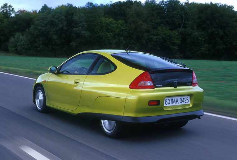 Honda Insight (1999-2006) - Jó mentsége van: sokkal inkább nevezhetjük kísérleti járműnek mint hétköznapinak