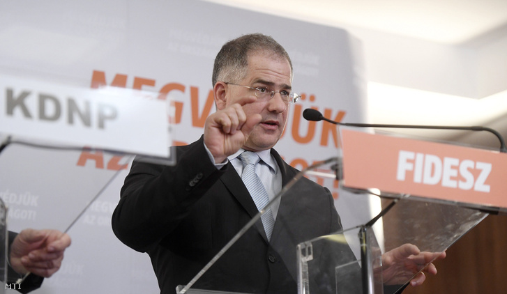 Kósa Lajos a Fidesz frakcióvezetője a Fidesz-KDNP frakciószövetség kihelyezett visegrádi tanácskozásáról tartott sajtótájékoztatón 2017. február 16-án.