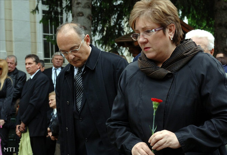 Szekeres Imre és Lamperth Mónika temetésen