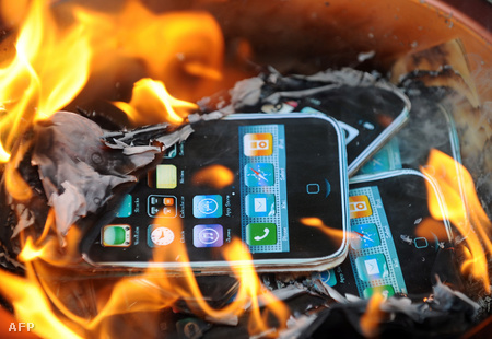 iPhone égetés egy hongkongi szimpátia-tüntetésen