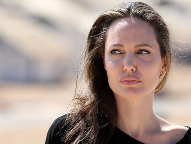 Most lett nyilvánvaló, hogy Angelina Jolie-t mindenki rühelli