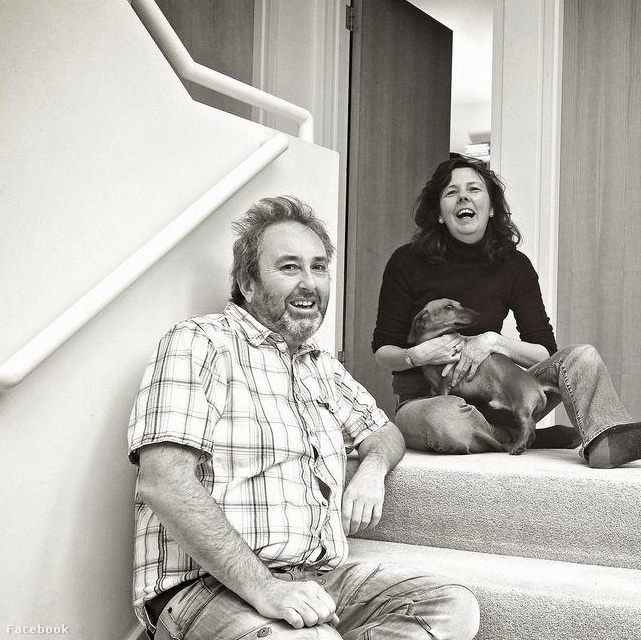 Ian Stewart és Helen Bailey, kutyájával, Borissal