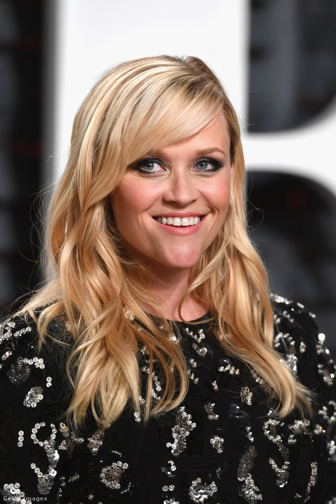 Reese Witherspoon arca mintha nem annyira lenne formában (persze lehet, hogy ez csak egy rosszul elkapott pillanat)