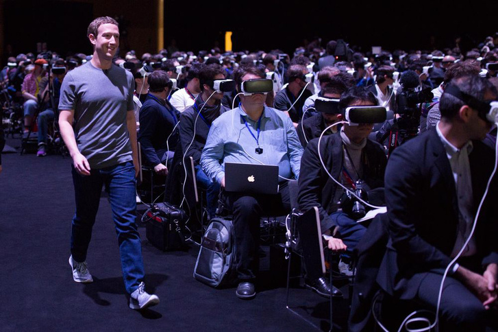 Mark Zuckerberg a Samsung barcelonai sajtóeseményén a 2016-os Mobil Világkongresszuson.