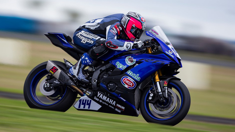 2017-yamaha-r6s-first-world-supersport-race-ends-0001-seconds-be